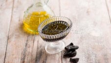 Emulsione all’aglio nero: una salsa raffinata