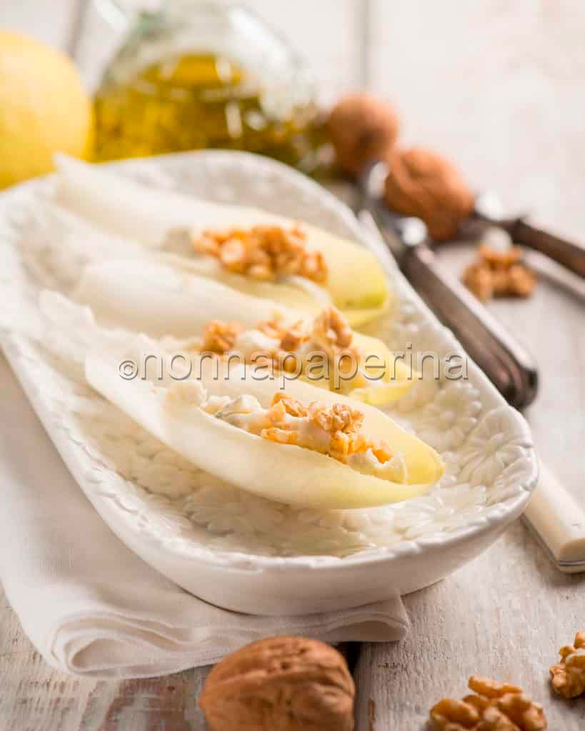 Insalata con roquefort e noci