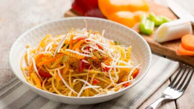 Spaghetti di mais con ratatouille