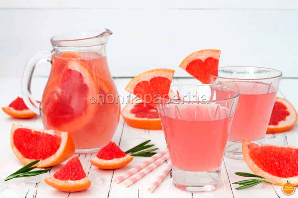 acqua aromatizzata al pompelmo rosa