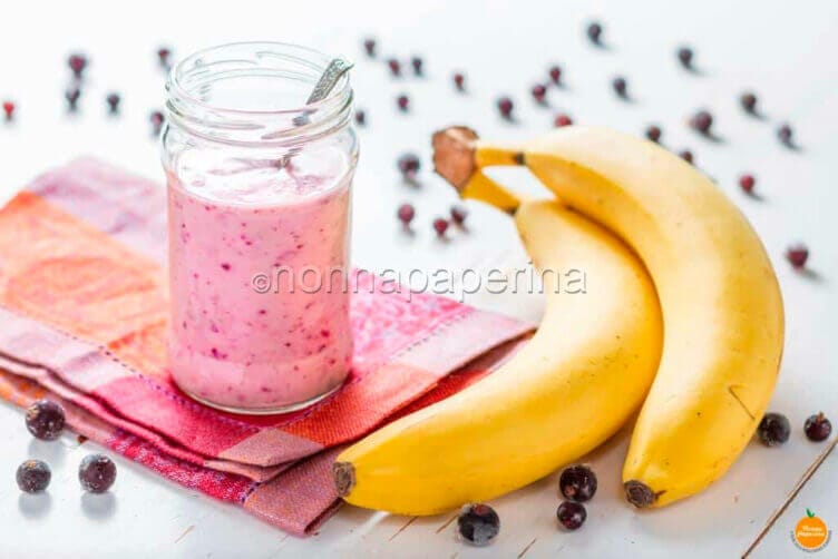 frappe alla banana e ribes nero