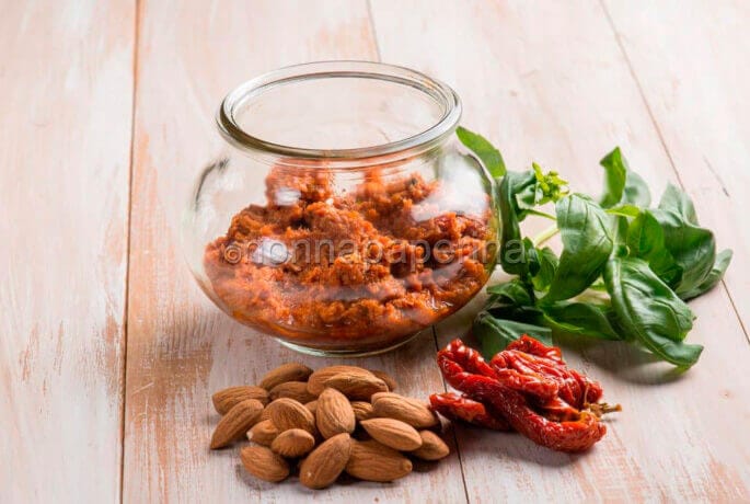 Pesto di pomodori secchi: un condimento dal sapore intenso