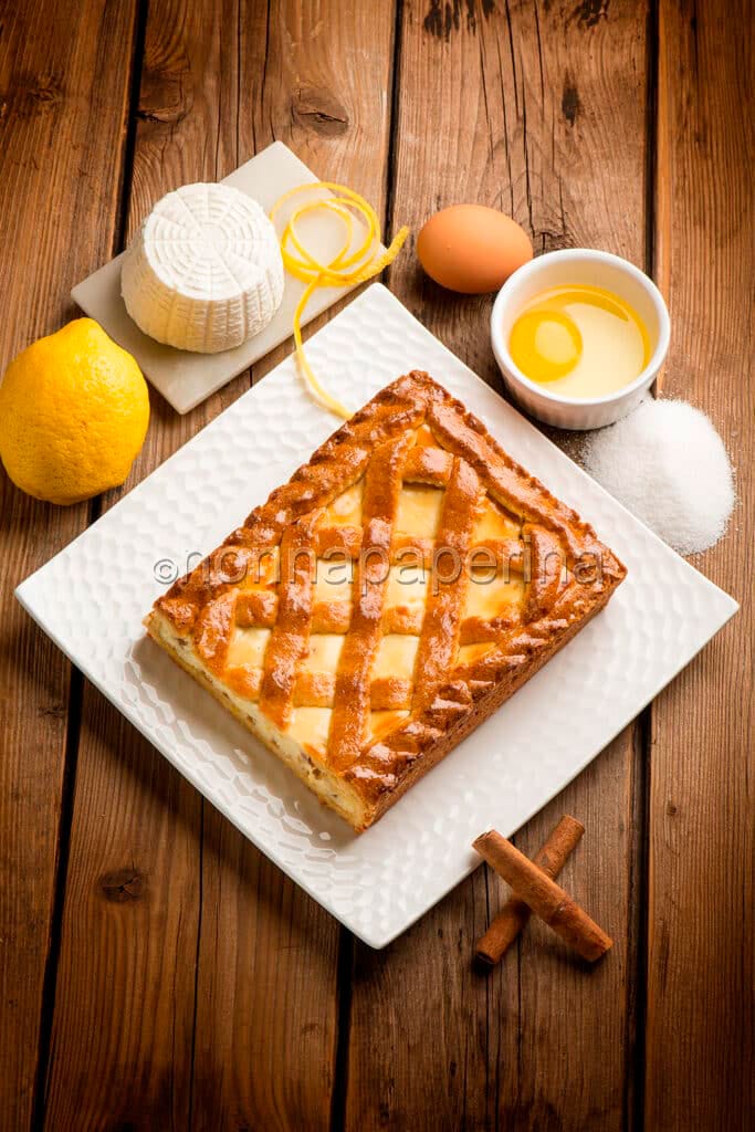 Crostata di ricotta, cocco rapè e amaretti Crostata di ricotta, cocco rapè e amaretti