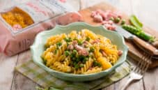 Fusilli panna prosciutto e piselli: il piatto veloce per tutti
