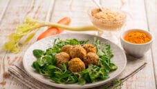 Polpette di ceci e quinoa, un pezzo di rosticceria unico