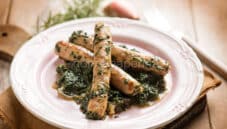 Salsiccette di tacchino con foglie di papavero selvatico