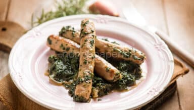 Salsiccette di tacchino con foglie di papavero selvatico