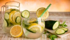 Acqua aromatizzata al limone, cetriolo e menta