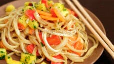 Noodles di patate americane con curry, un piatto unico