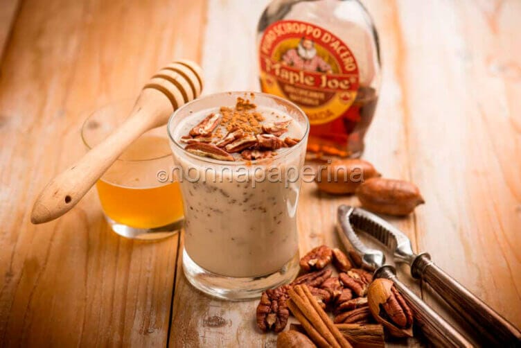 Budino alla cannella e noci pecan per la colazione Budino alla cannella