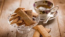 Biscotti vegani autunnali per una colazione con i fiocchi Biscotti vegani autunnali per una colazione con i fiocchi