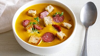 Crema di zucca e cipollotto con salsiccia