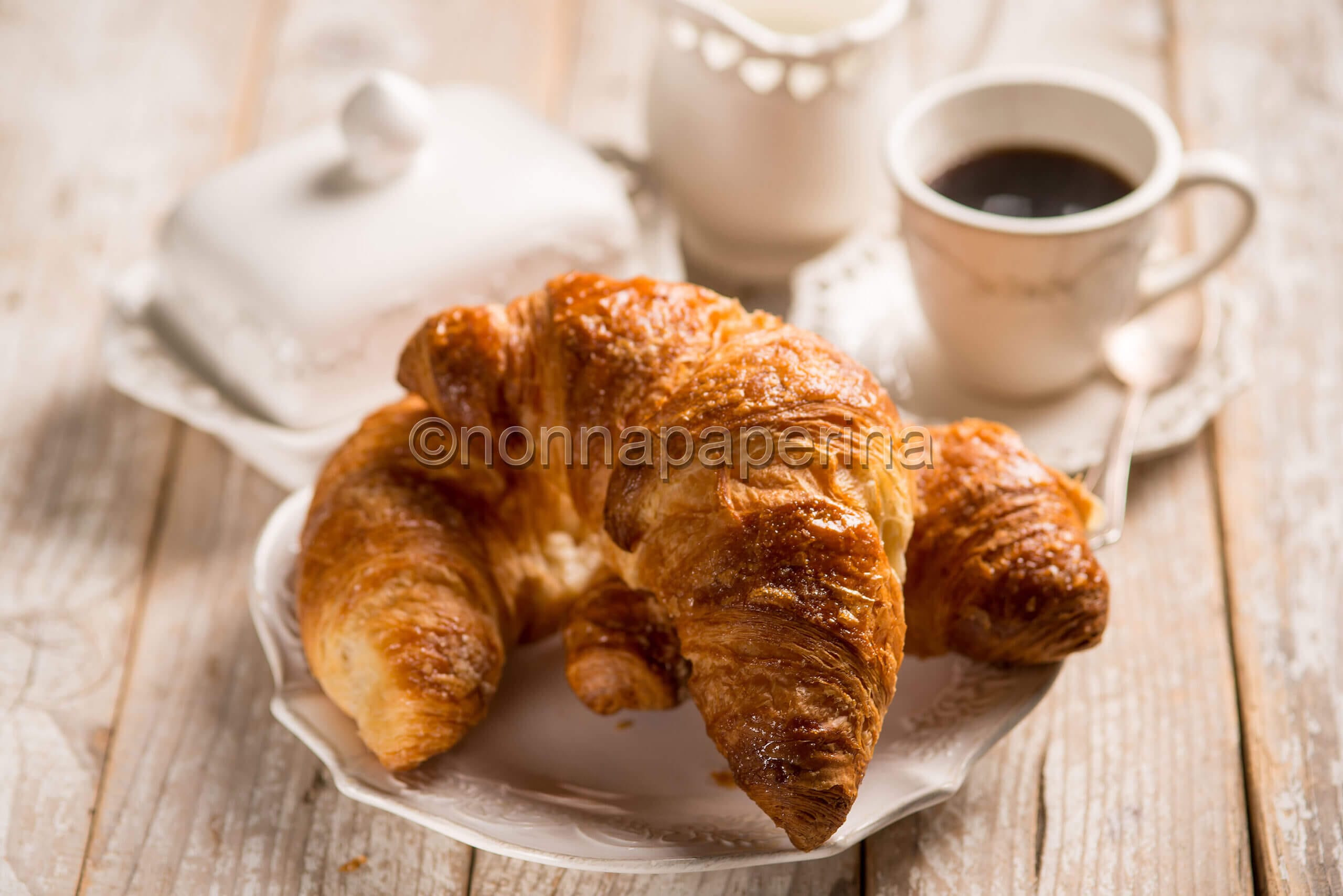 Ricetta cornetti con pasta madre: il dolce per la colazione - Non sprecare