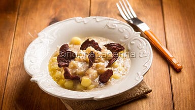 Gnocchetti di soia con crema alle nocciole e chips