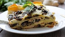 Lasagne dal bosco, un primo per gli intolleranti al lattosio Lasagne dal bosco, un primo per gli intolleranti al lattosio