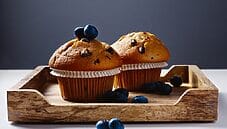 Muffins ai mirtilli senza glutine e uova, buoni a colazione
