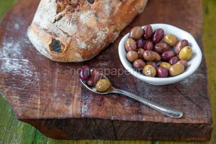 Pane alle olive taggiasche