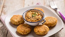 Polpette di quinoa con hummus di melanzane, davvero uniche