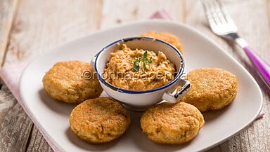 Polpette di quinoa con hummus di melanzane