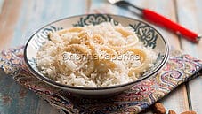 Riso con calamari in cassopipa con mandorle, un piatto unico