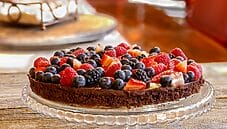 Torta di panna al cacao, un dolce dagli abbinamenti unici Torta di panna al cacao, un dolce dagli abbinamenti unici