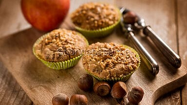 Tortini alle mele con crumble di nocciole