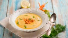Zuppa di salmone con carote e patate: mix perfetto Zuppa di salmone con carote e patate: mix perfetto