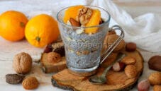 Budino con semi di chia e frutta secca a colazione