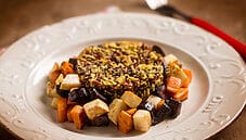 Riso rosso con tofu strapazzato e tuberi al forno Riso rosso con tofu strapazzato e tuberi al forno