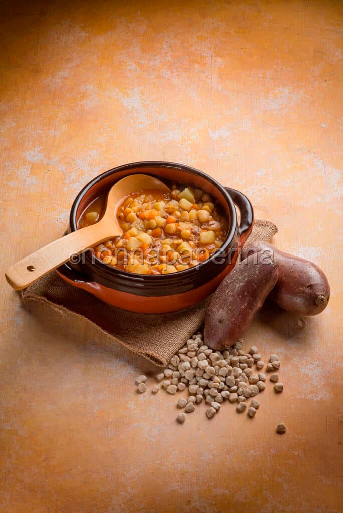 Minestra di cicerchie e patate Minestra di cicerchie e patate