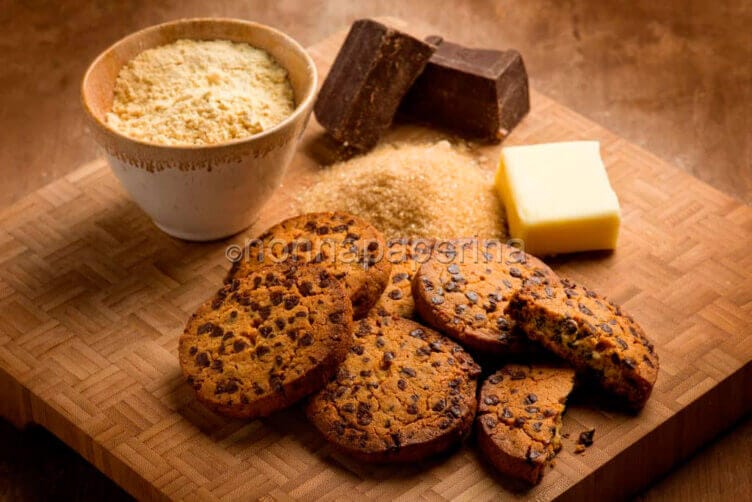 Cookies al cioccolato : biscotti con farina di ceci Cookies al cioccolato