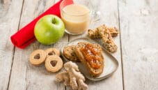 Centrifugato di mela verde, sedano e succo di aloe