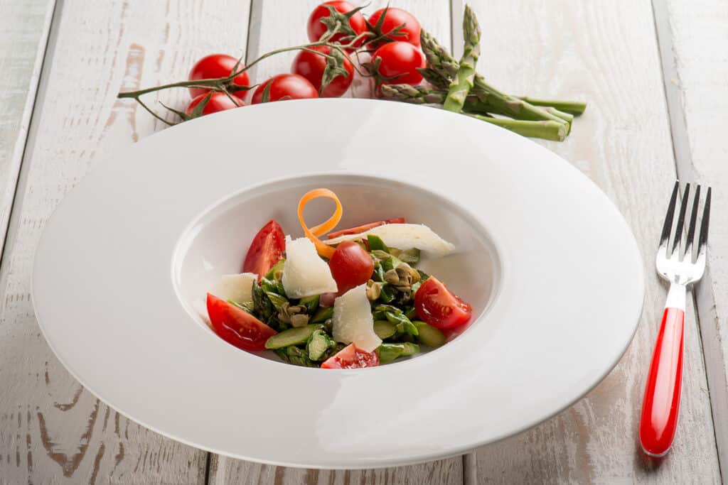 Sauté di asparagi con pinoli di cedro