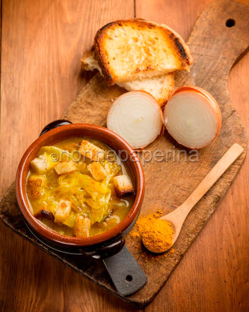 Zuppa di cipolla e curcuma Zuppa di cipolla e curcuma