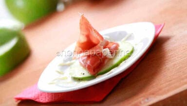 Antipasto con speck mela verde e miele