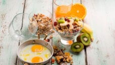Granola, il mix di cereali e frutta per la colazione Granola, il mix di cereali e frutta per la colazione