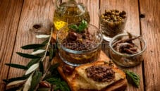 Tapenade : la salsa per accompagnare gli aperitivi Tapenade : la salsa per accompagnare gli aperitivi