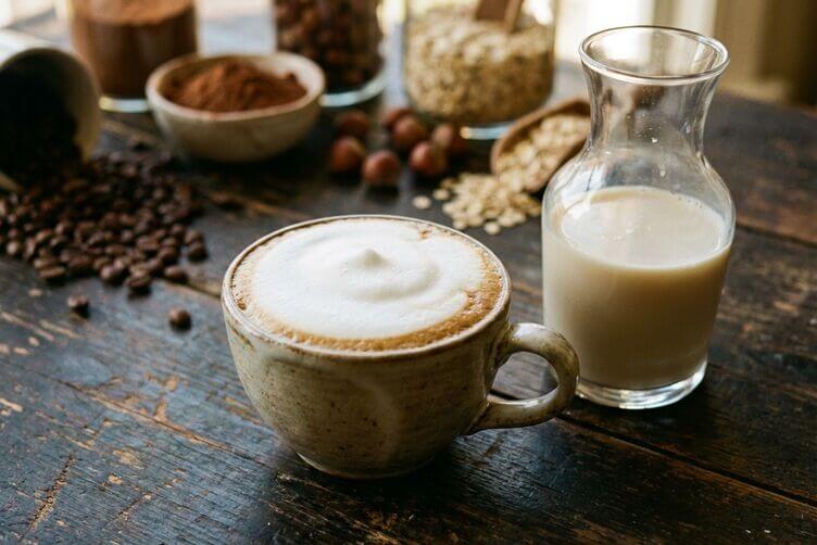 cappuccino con latte vegetale cappuccino con latte vegetale