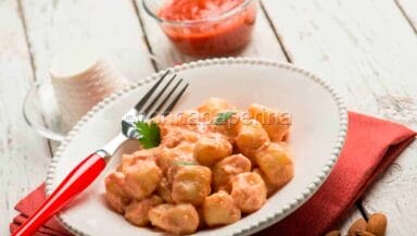 gnocchi al pesto rosso
