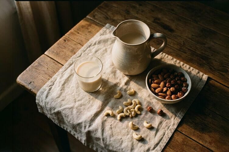 latte vegetale ottenuto dalla frutta a guscio