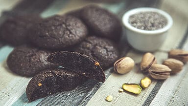 Biscotti di riso venere e pistacchi