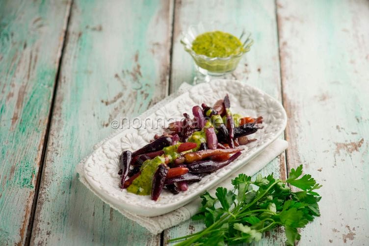 Carote glassate in salsa verde