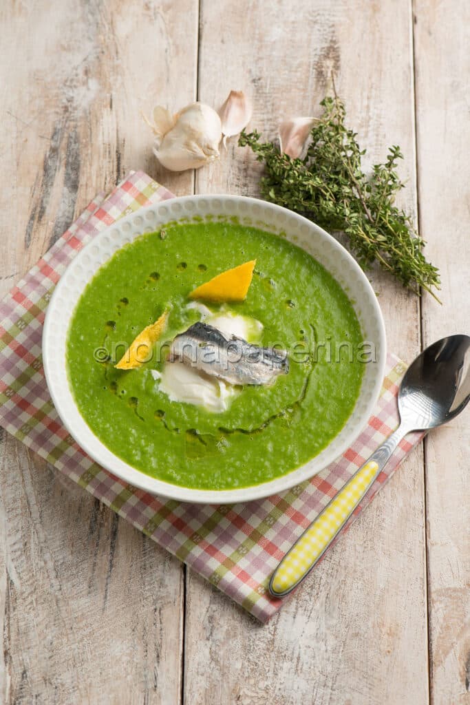 Zuppa di scarola con burrata