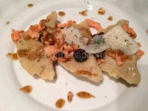 Ravioli al teff con salmone