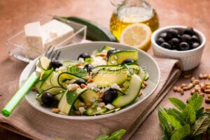 Insalata di zucchine con feta