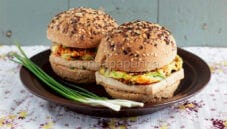 Buns con tofu e frittatine di verdure Buns con tofu e frittatine di verdure