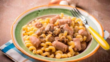 pasta funghi e salsiccia