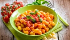 Gnocchi pomodoro e basilico , classico che affascina