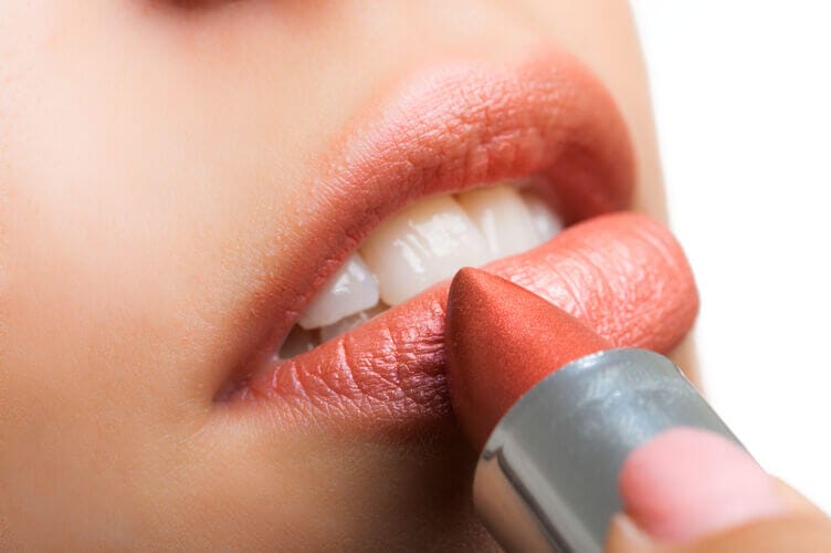 Allergia da contatto al nichel, quali cosmetici scegliere rossetto