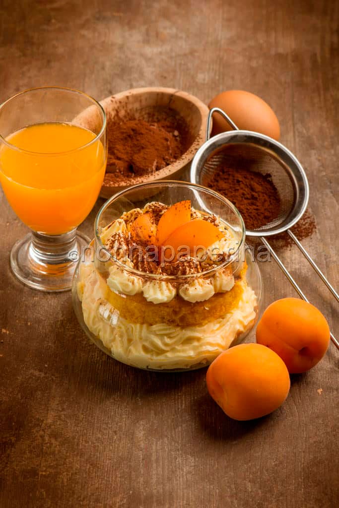 Tiramisù con albicocche